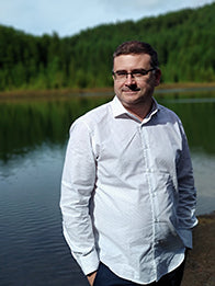 PRIMAVERA A CAMAREIRA, O CUARTO E O LIBRO DE POEMAS