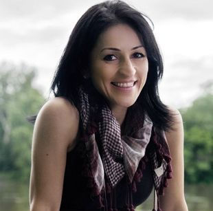 O AZUL ENTRE O CEO E AUGA