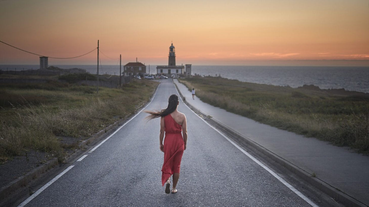 LA MUJER Y LA MAR 2025