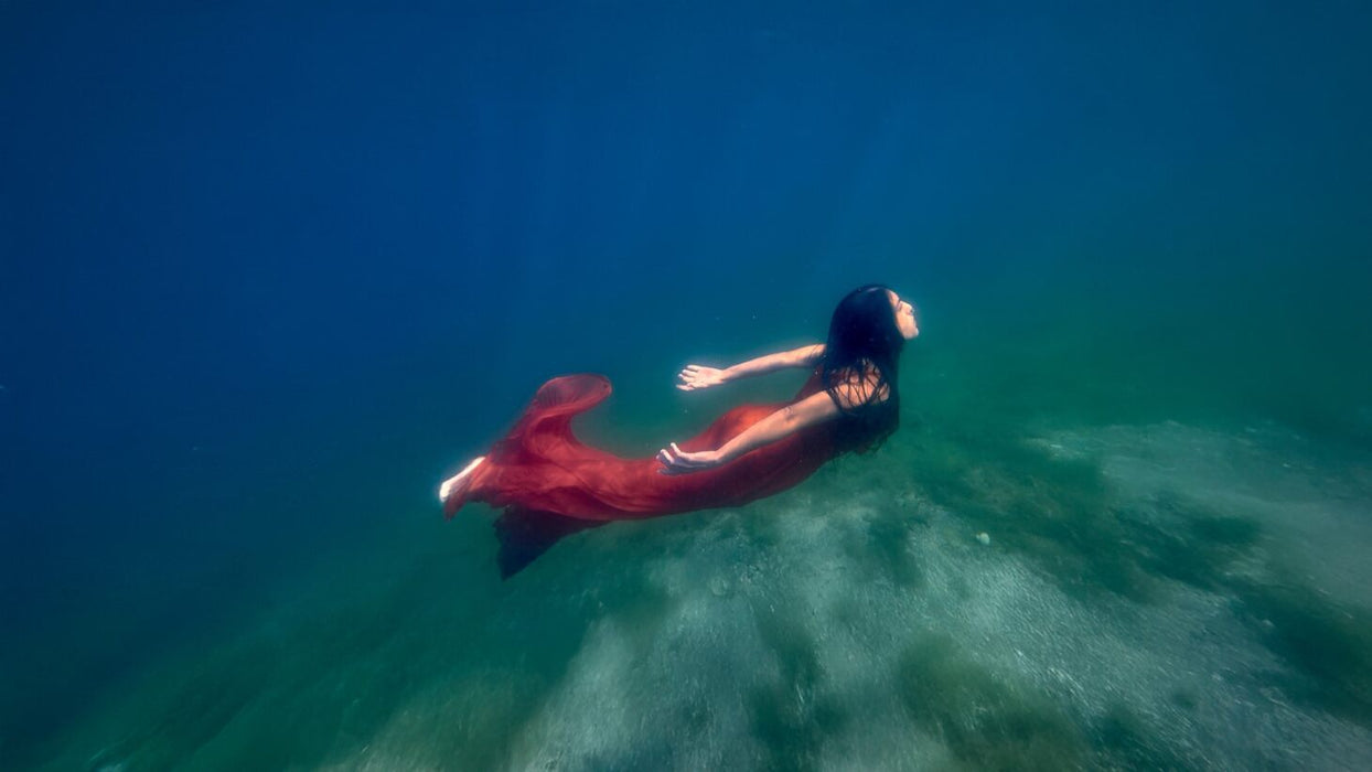 LA MUJER Y LA MAR 2025