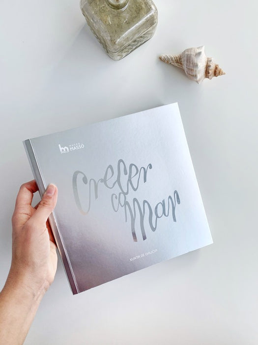 CRECER CO MAR: OS GOZOS E AS SOMBRAS DUNHA VILA MARIÑEIRA